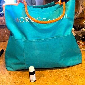 MOROCCAN OIL CANVIS TOTE BAG . WITH FRONT POCKETS & LINED FREE TRAVEL LIGHT OIL!